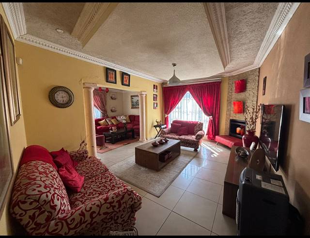 3 BEDROOM FREEHOLD FOR SALE IN KLIPPOORTJE